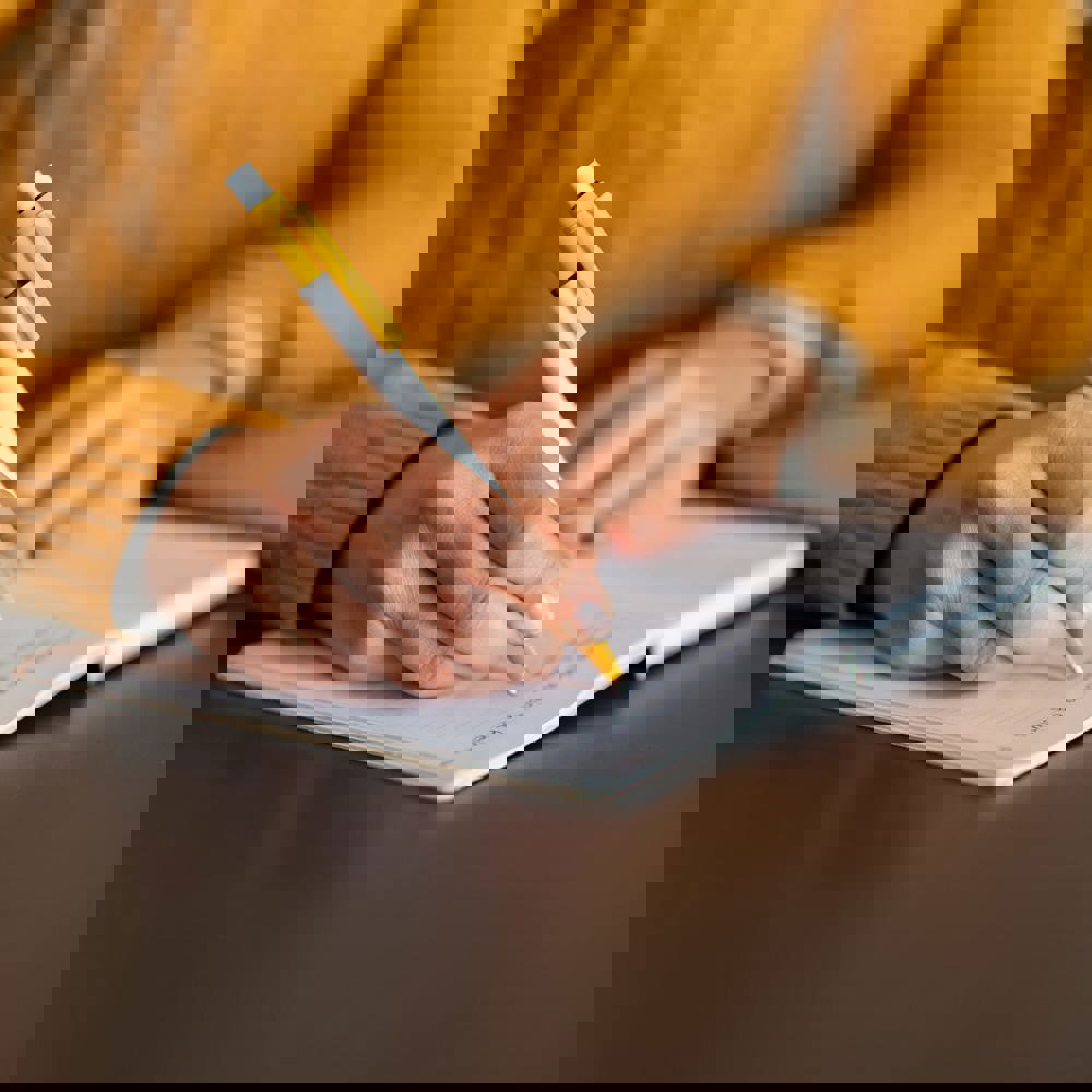 Writing in notebook. Close-up. | Hidalgo