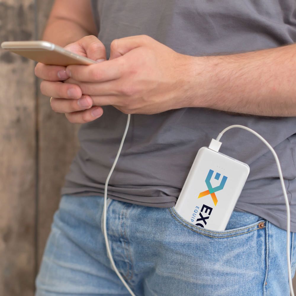 Smartphone charging with power bank - Hidalgo